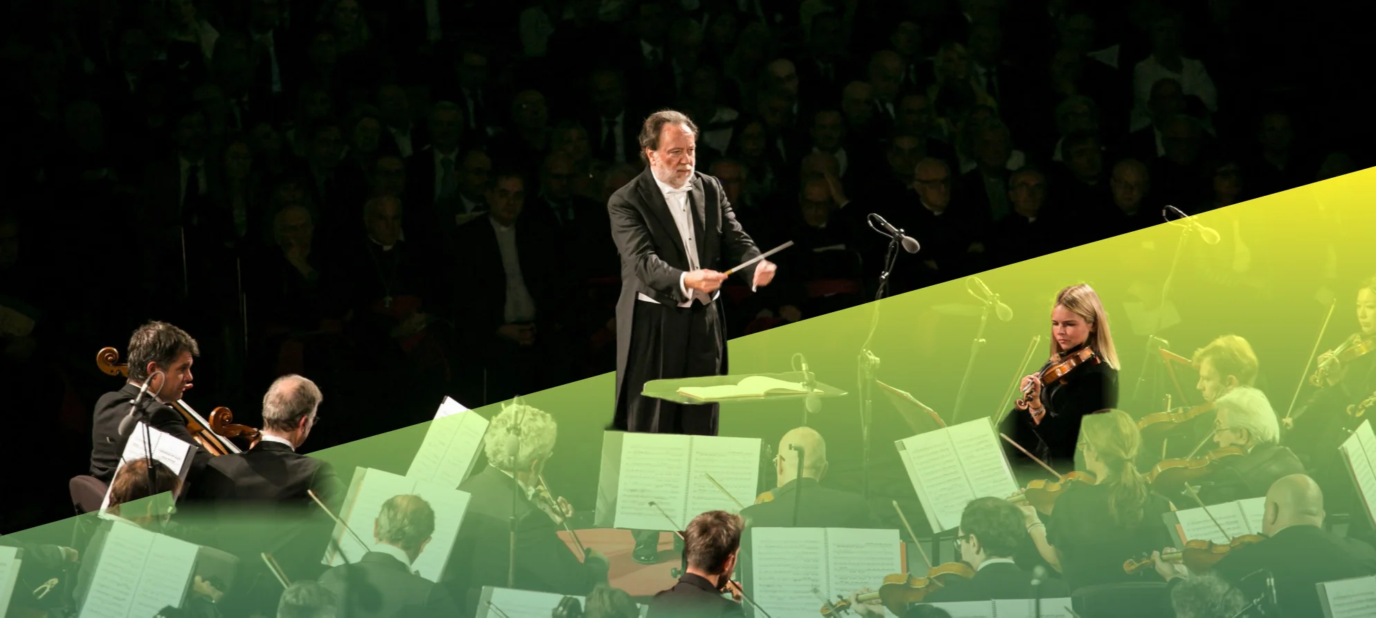Un chef d'orchestre dirige ses musiciens, image du rôle du Directeur Stratégie DARWIN