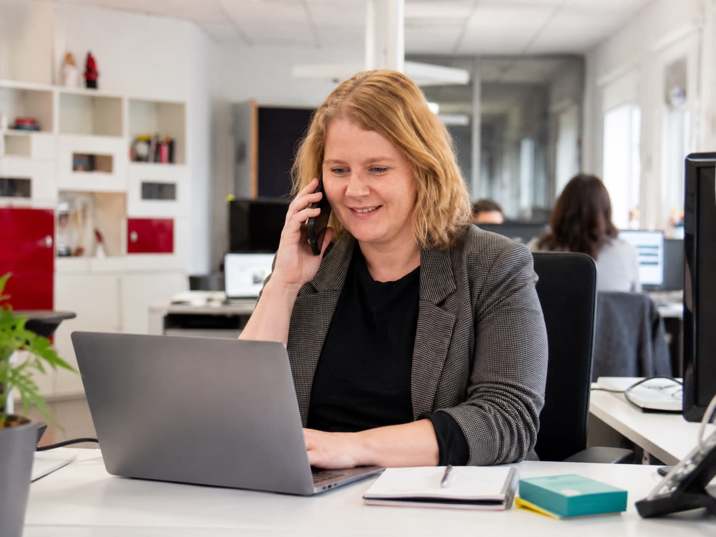 Consultante SEA DARWIN pilotant des campagnes Google Shopping