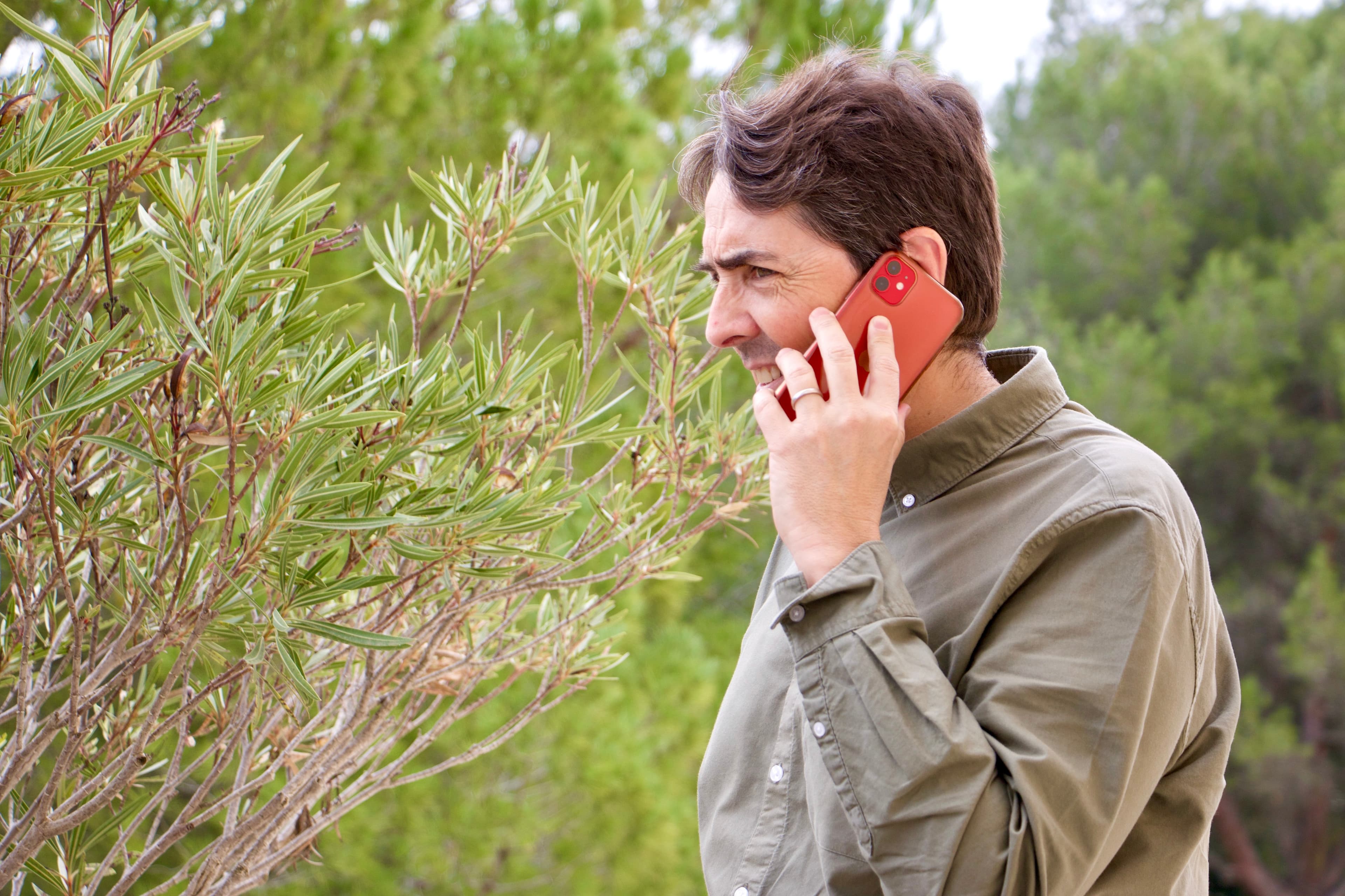 Directeur DARWIN au téléphone lors du cadrage d’une stratégie SEO